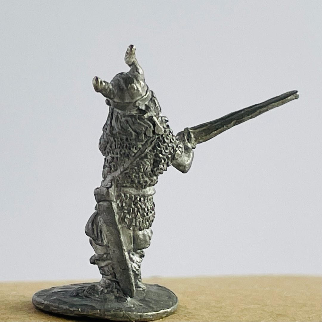 Barbarian, swinging w 2-handed sword  02-306 Fantasy Collector Series Ral Partha